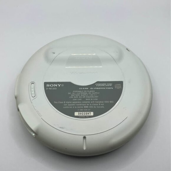 Sony PSYC MP3/ATRAC Portable CD Player - Walkman - Electric White (D-NE320/WC1) - Picture 2 of 6